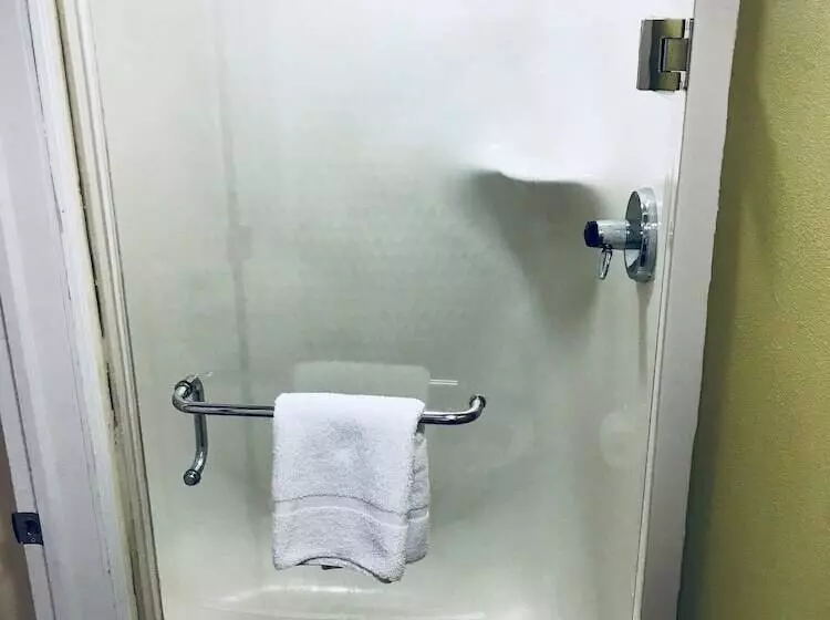 هتل Baymont By Wyndham Newark At University Of Delaware