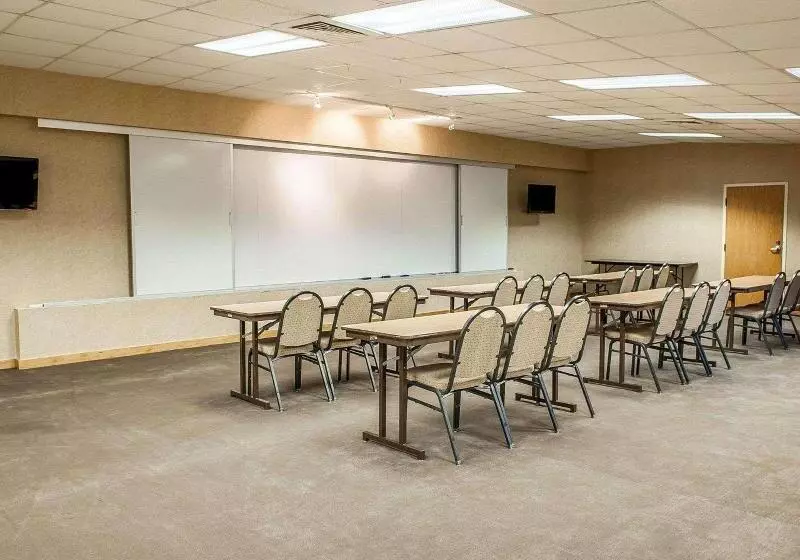 هتل Baymont By Wyndham South Bend Near Notre Dame