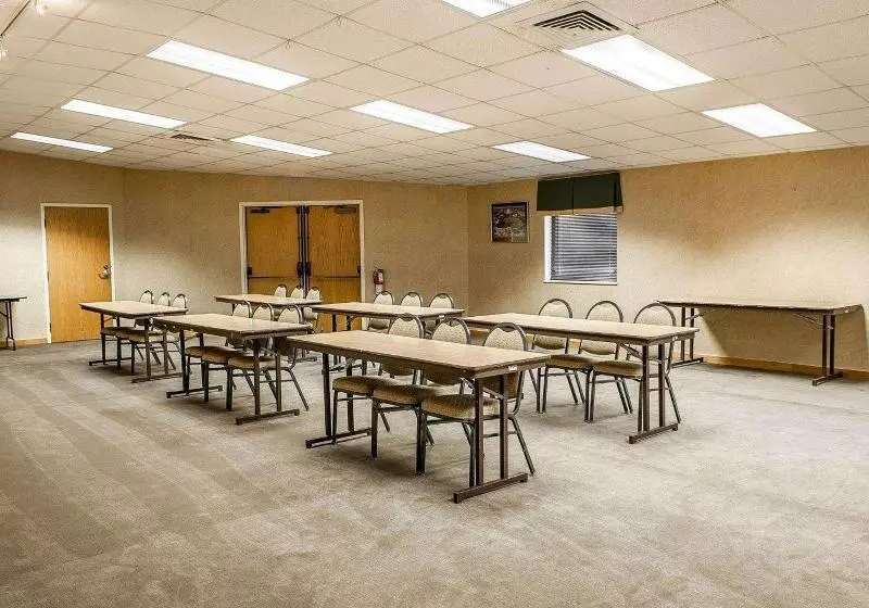 هتل Baymont By Wyndham South Bend Near Notre Dame