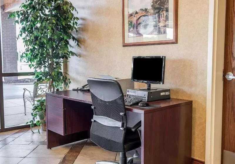 هتل Baymont By Wyndham South Bend Near Notre Dame