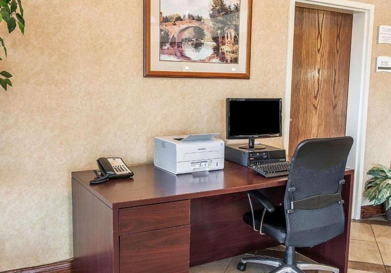 Otel Baymont By Wyndham South Bend Near Notre Dame