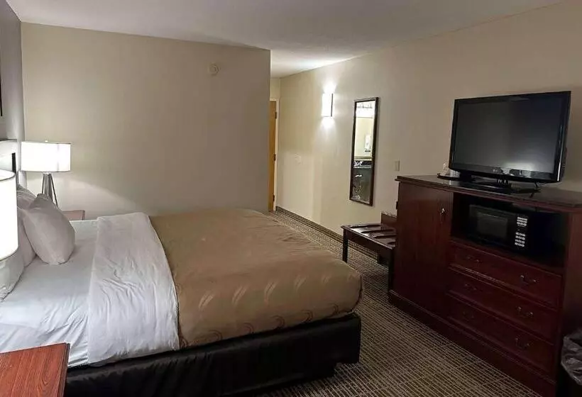 هتل Baymont By Wyndham South Bend Near Notre Dame