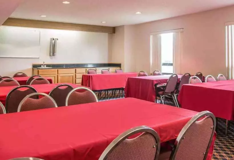 هتل Days Inn By Wyndham Flint/bishop International Airport