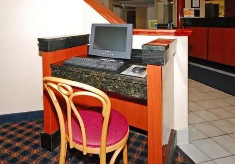 هتل Days Inn By Wyndham Flint/bishop International Airport