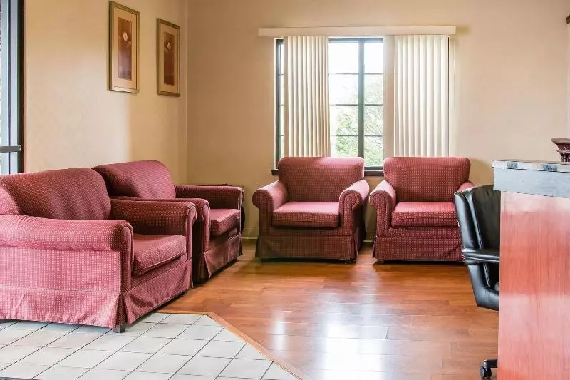 هتل Days Inn By Wyndham Flint/bishop International Airport