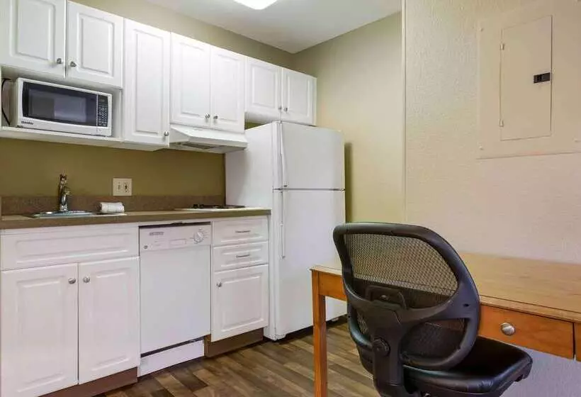 בית מלון כפרי Extended Stay America Suites Phoenix Biltmore