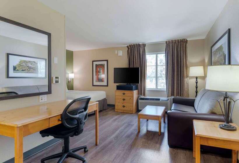 Отель Extended Stay America Suites Phoenix Biltmore