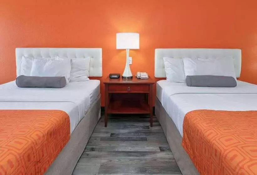 Отель Howard Johnson By Wyndham San Marcos