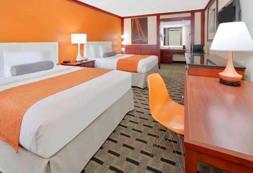 Отель Howard Johnson By Wyndham San Marcos