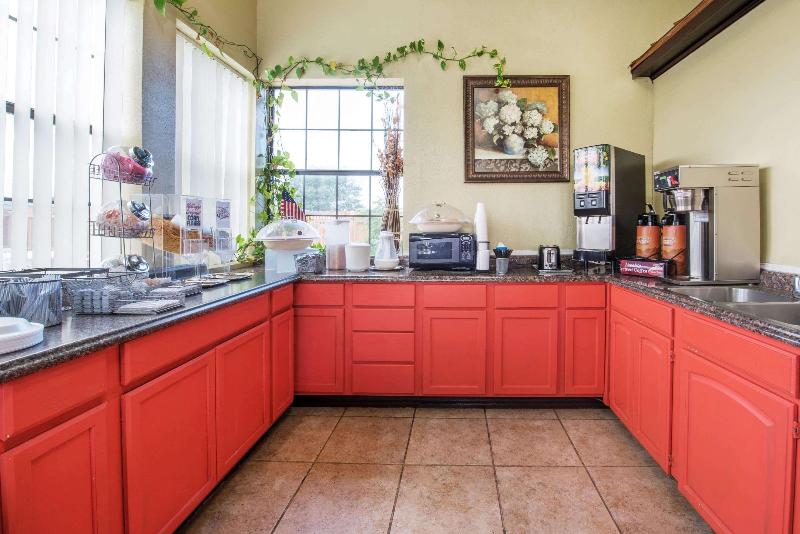 فندق Howard Johnson By Wyndham San Marcos