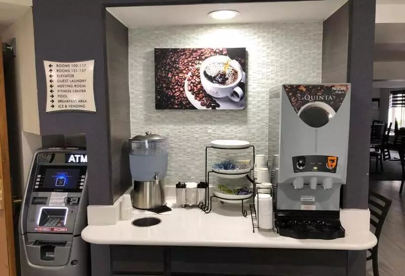 Отель La Quinta Inn & Suites By Wyndham Minneapolis Northwest