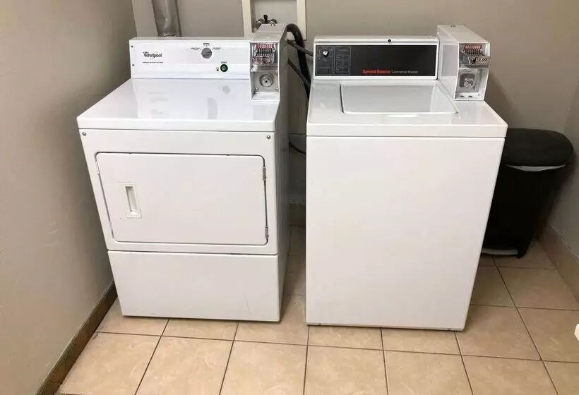 Отель La Quinta Inn & Suites By Wyndham Minneapolis Northwest