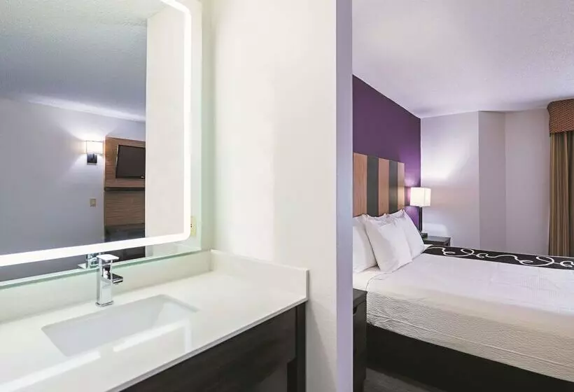 Отель La Quinta Inn & Suites By Wyndham Minneapolis Northwest