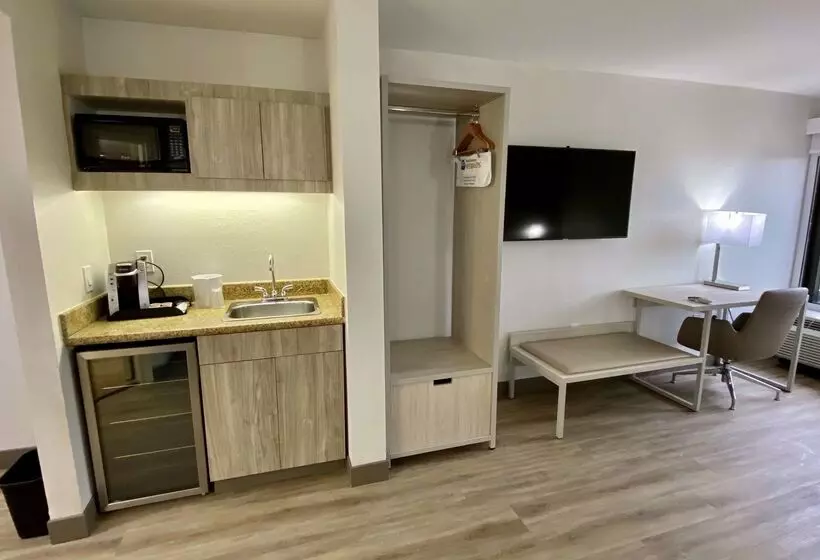 Отель Best Western Plus Sugar Land Stafford