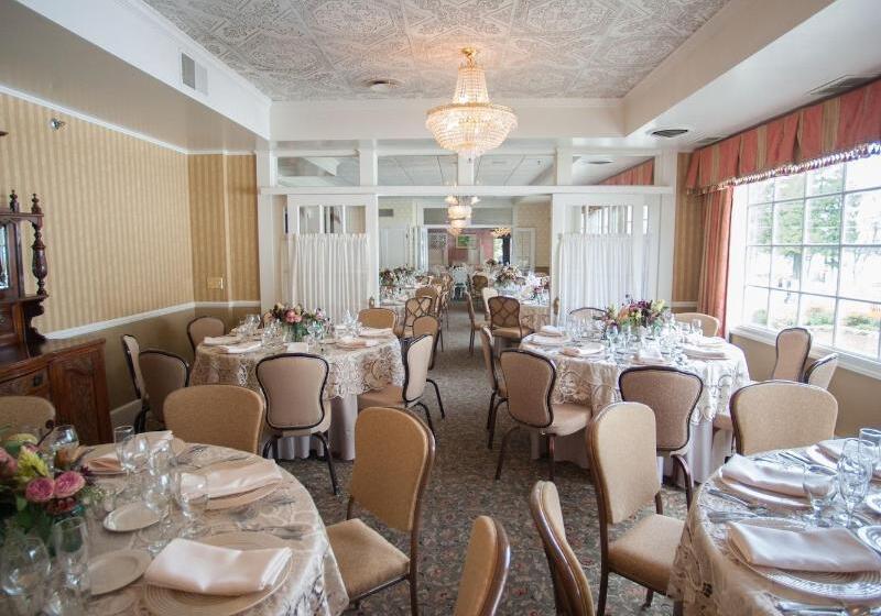 Отель Stafford's Bay View Inn