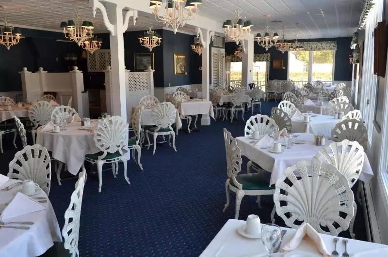 فندق Stafford's Bay View Inn