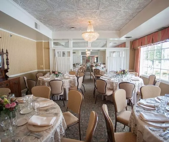 فندق Stafford's Bay View Inn