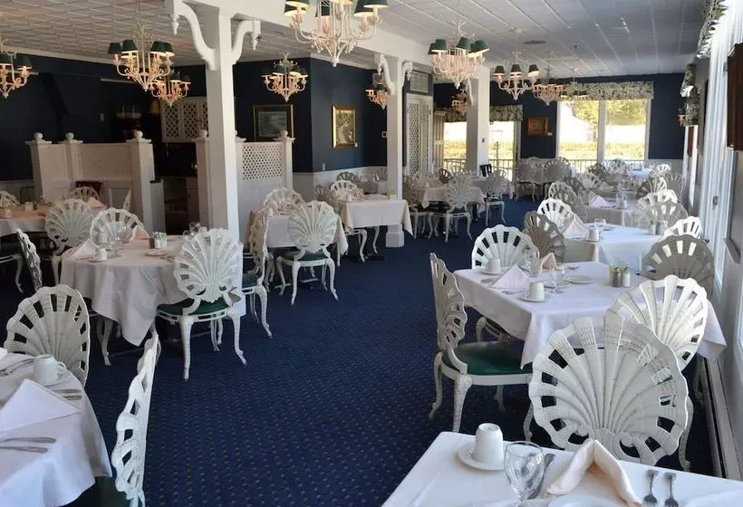 فندق Stafford's Bay View Inn