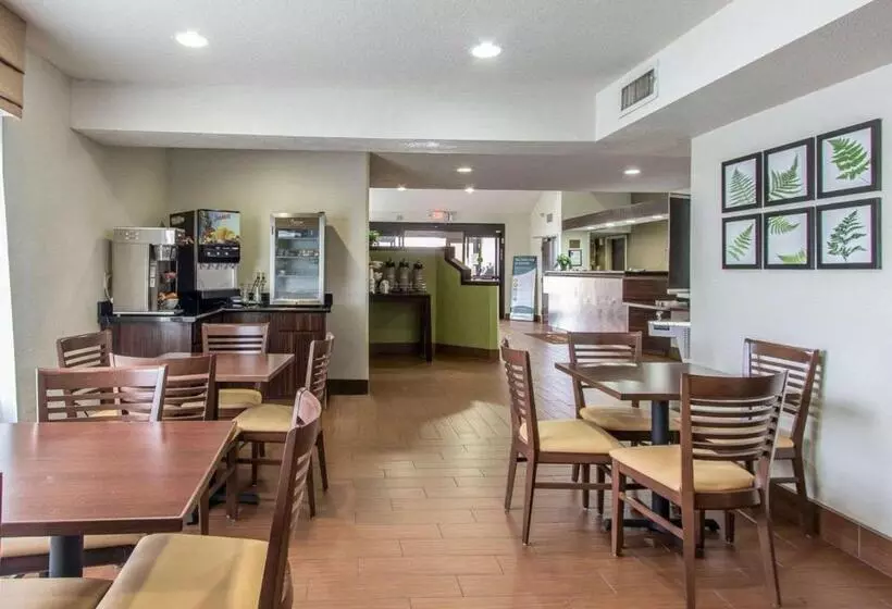 The Douillet By Demeure Hotels