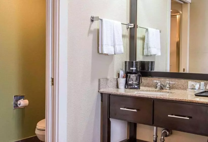 The Douillet By Demeure Hotels