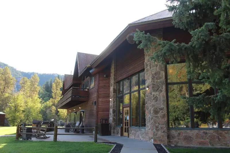 渡假胜地  Spearfish Canyon Lodge