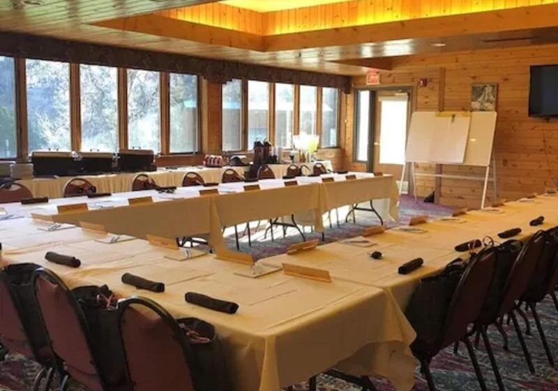 منتجع Spearfish Canyon Lodge