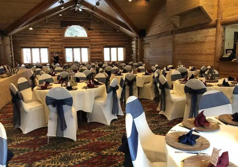 渡假胜地  Spearfish Canyon Lodge