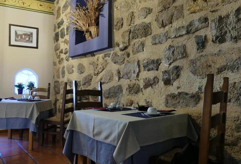 هتل Posada Del Adarve