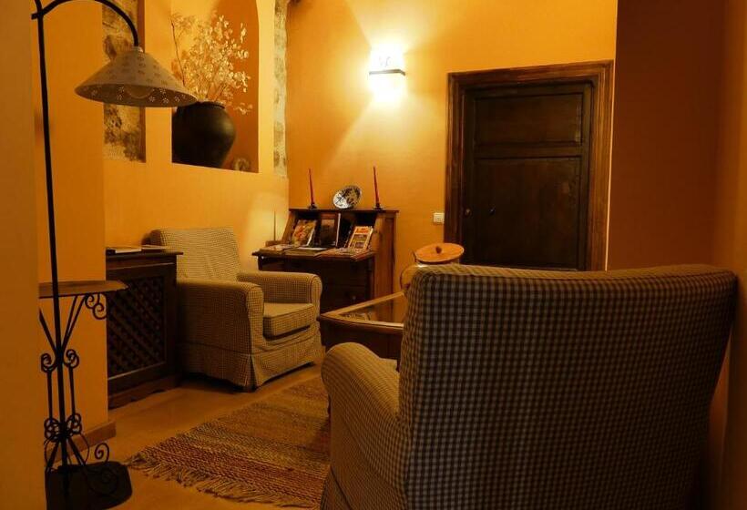 هتل Posada Del Adarve