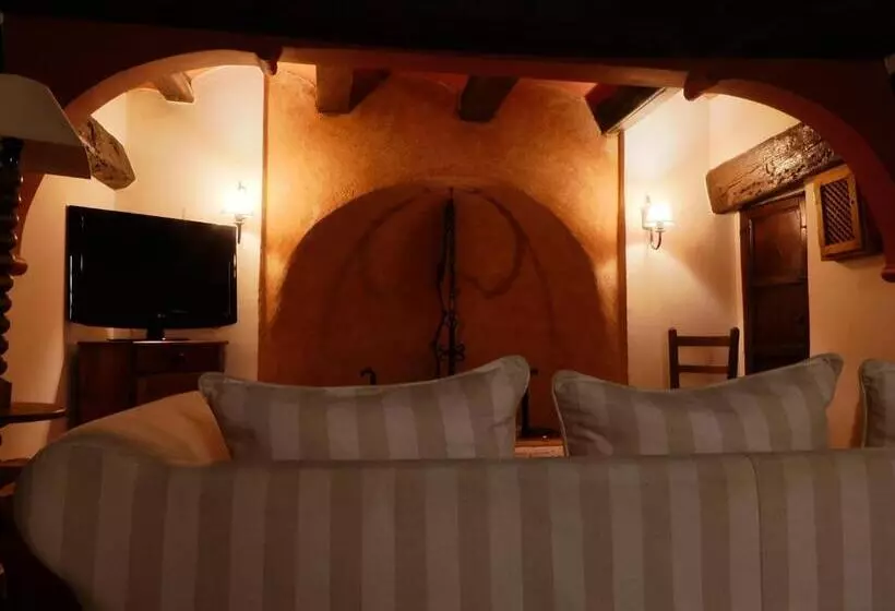 هتل Posada Del Adarve