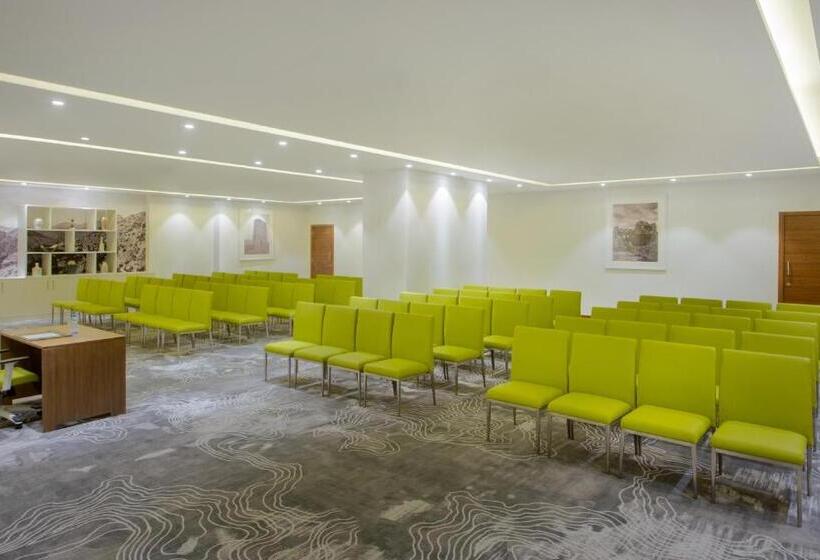 هتل Wyndham Garden Muscat Al Khuwair