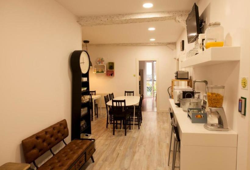 مسافرخانه Alojamientos Cantíber