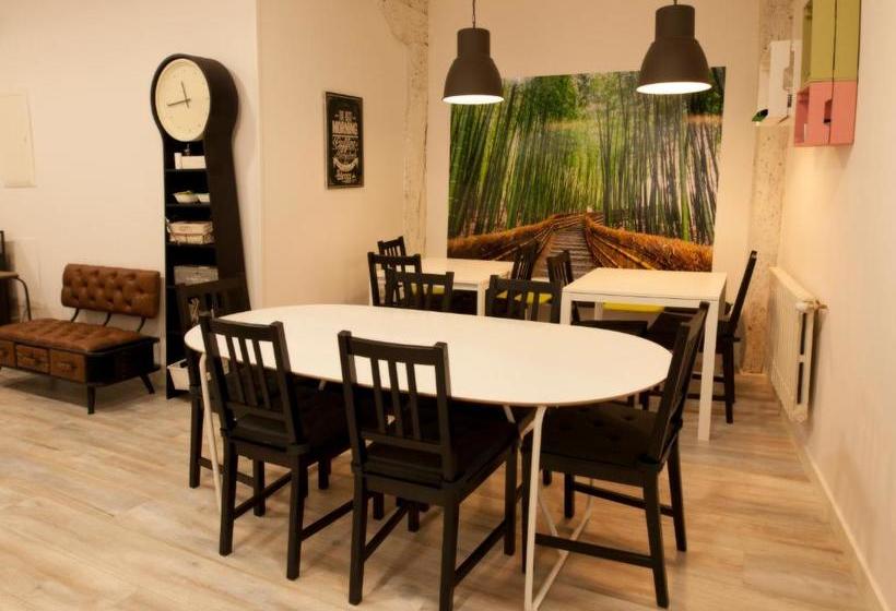 مسافرخانه Alojamientos Cantíber