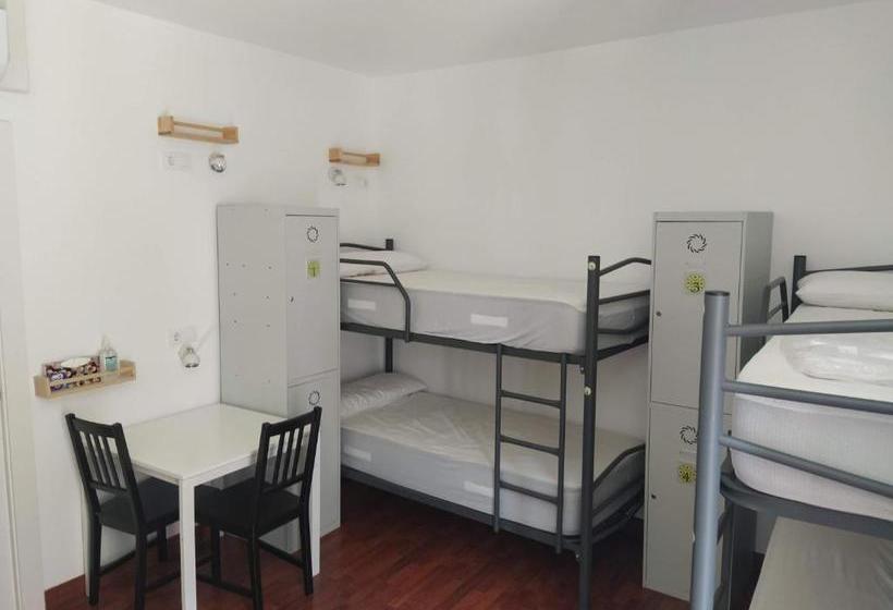 مسافرخانه Alojamientos Cantíber