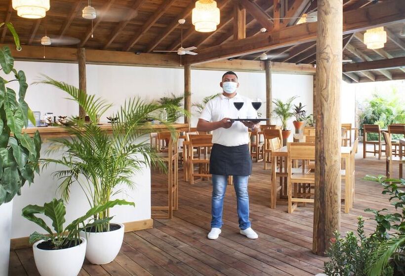 هتل Naboo Resort & Dive Center Adults Only