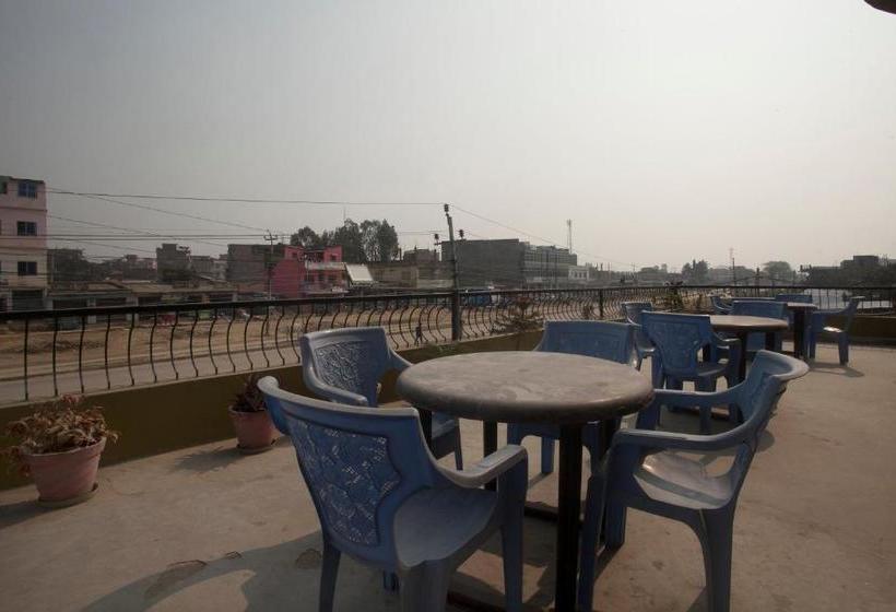 هتل Oyo 766  Crown Plaza