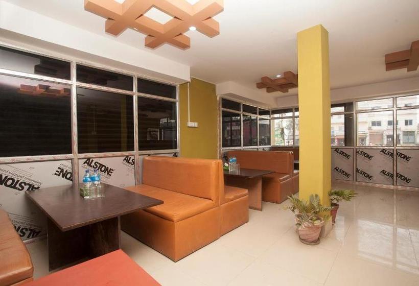 هتل Oyo 766  Crown Plaza