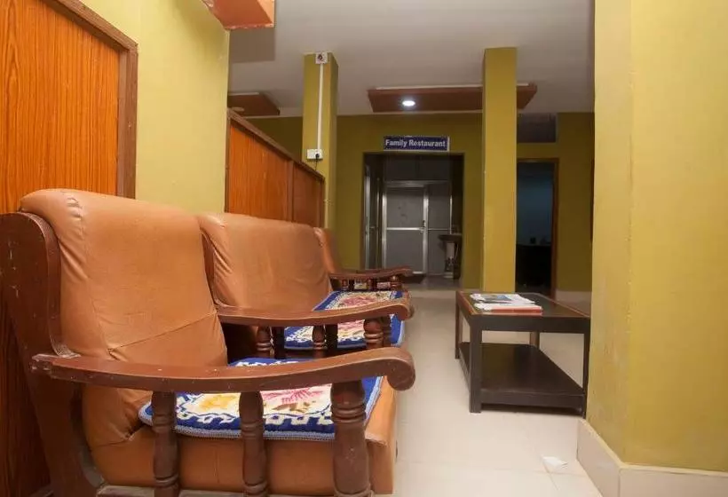 هتل Oyo 766  Crown Plaza