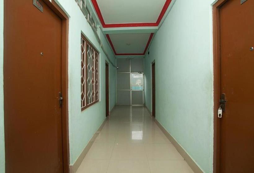 هتل Oyo 766  Crown Plaza