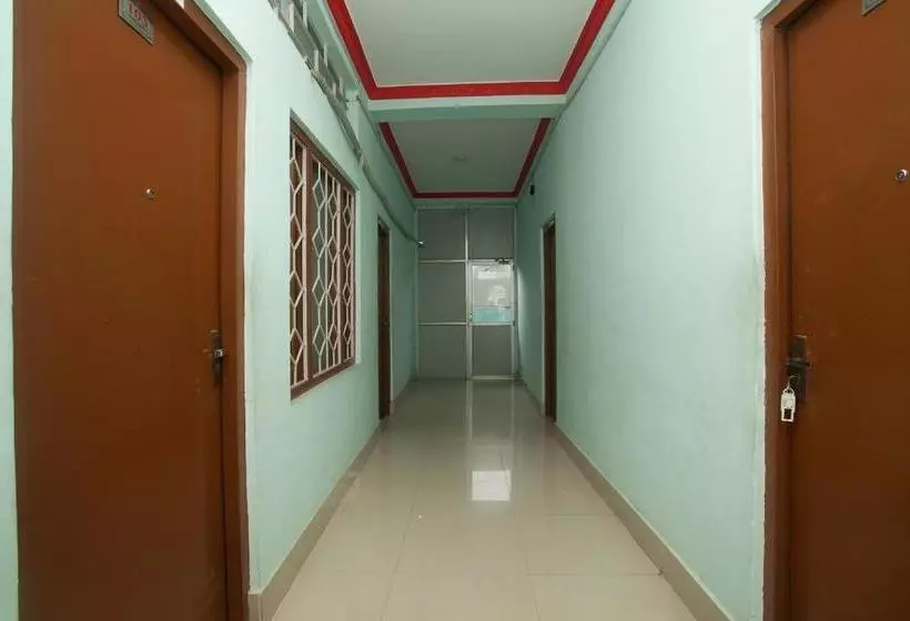 هتل Oyo 766  Crown Plaza