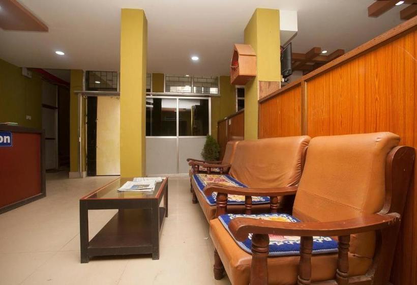 هتل Oyo 766  Crown Plaza