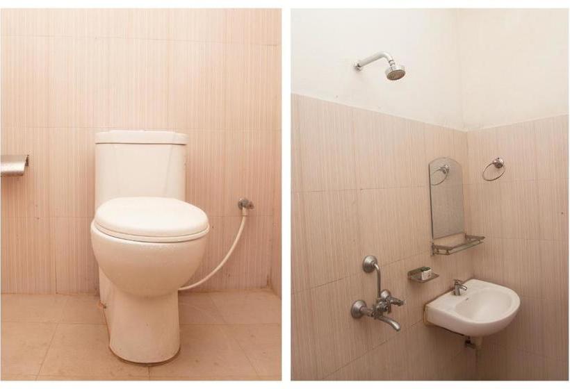 هتل Oyo 766  Crown Plaza