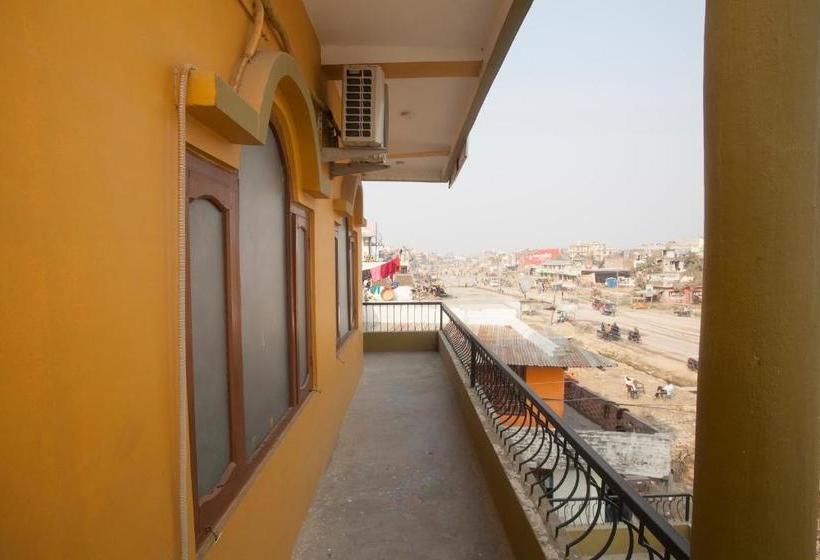 هتل Oyo 766  Crown Plaza