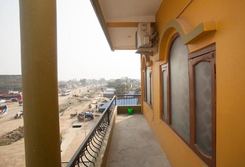 هتل Oyo 766  Crown Plaza