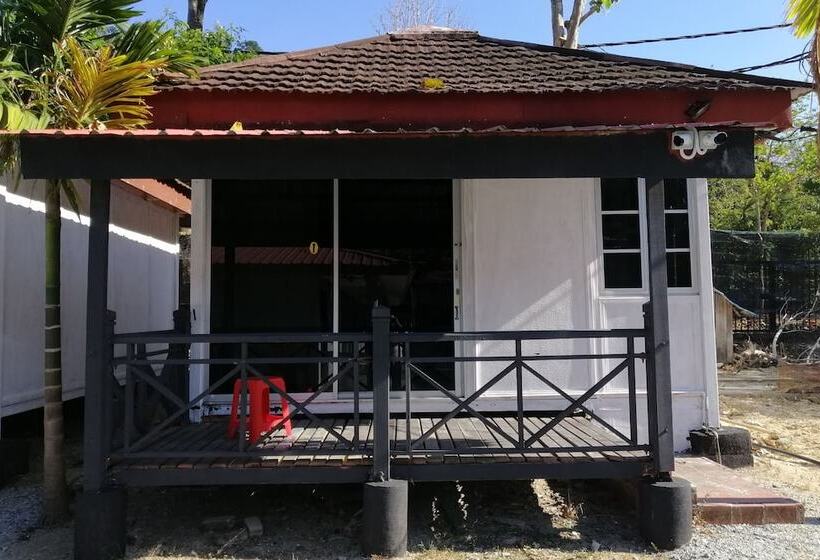 בית מלון כפרי Oyo 89815 Cucu Cucu Village Chalet