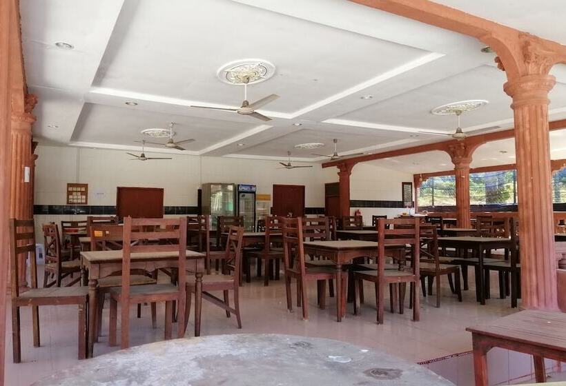 בית מלון כפרי Oyo 89815 Cucu Cucu Village Chalet