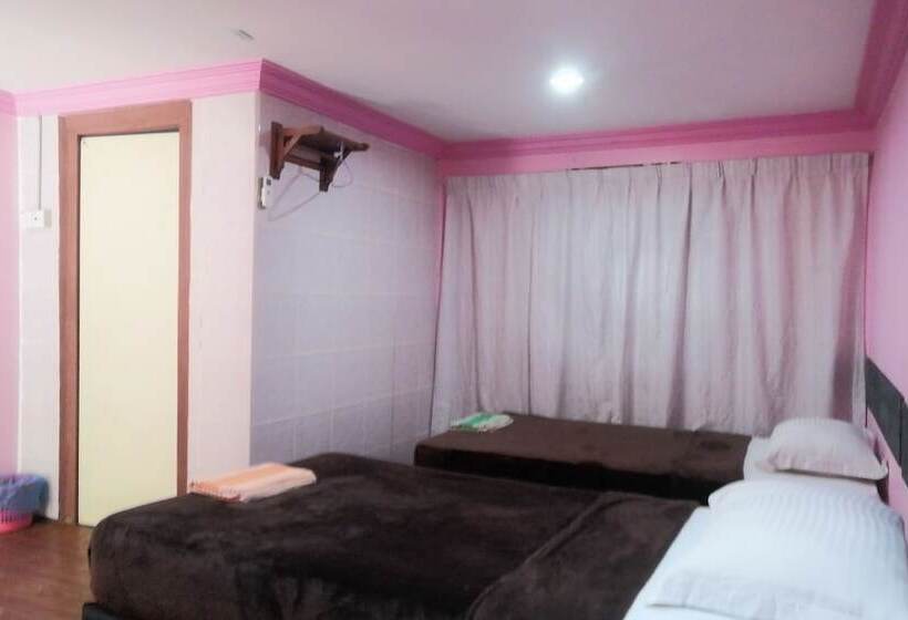 בית מלון כפרי Oyo 89815 Cucu Cucu Village Chalet