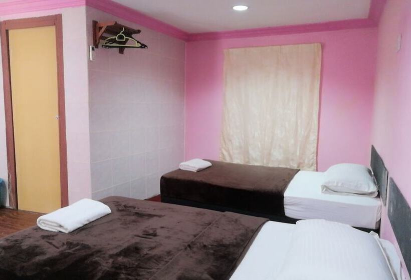 בית מלון כפרי Oyo 89815 Cucu Cucu Village Chalet