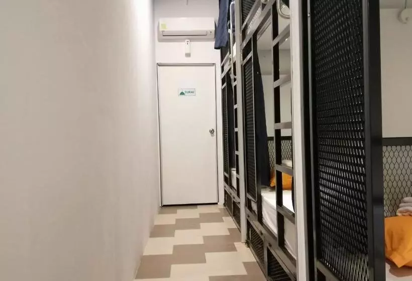 ホテル Spot On 89871 Snooze Hostel