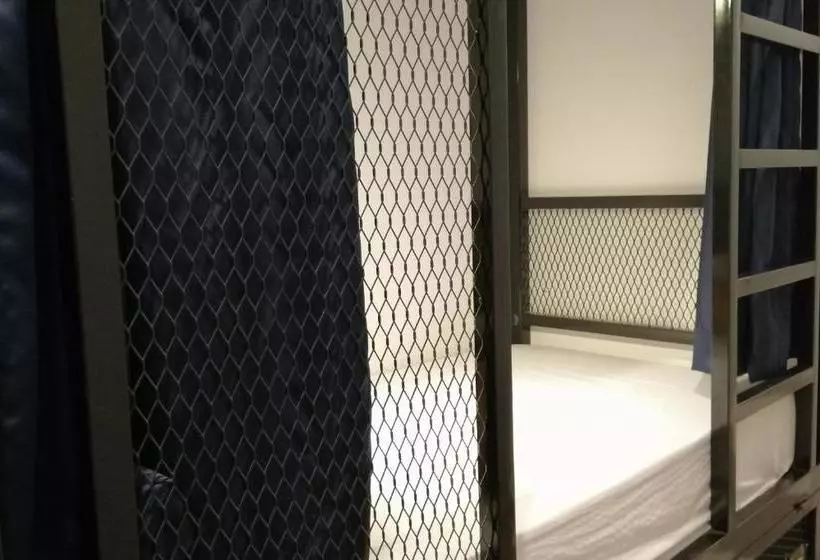 ホテル Spot On 89871 Snooze Hostel